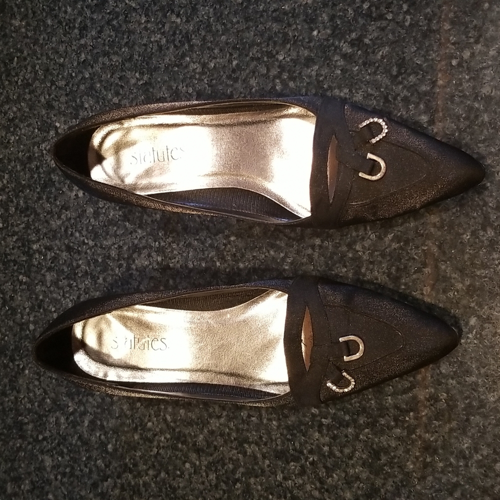 Beautiful black satiny pumps